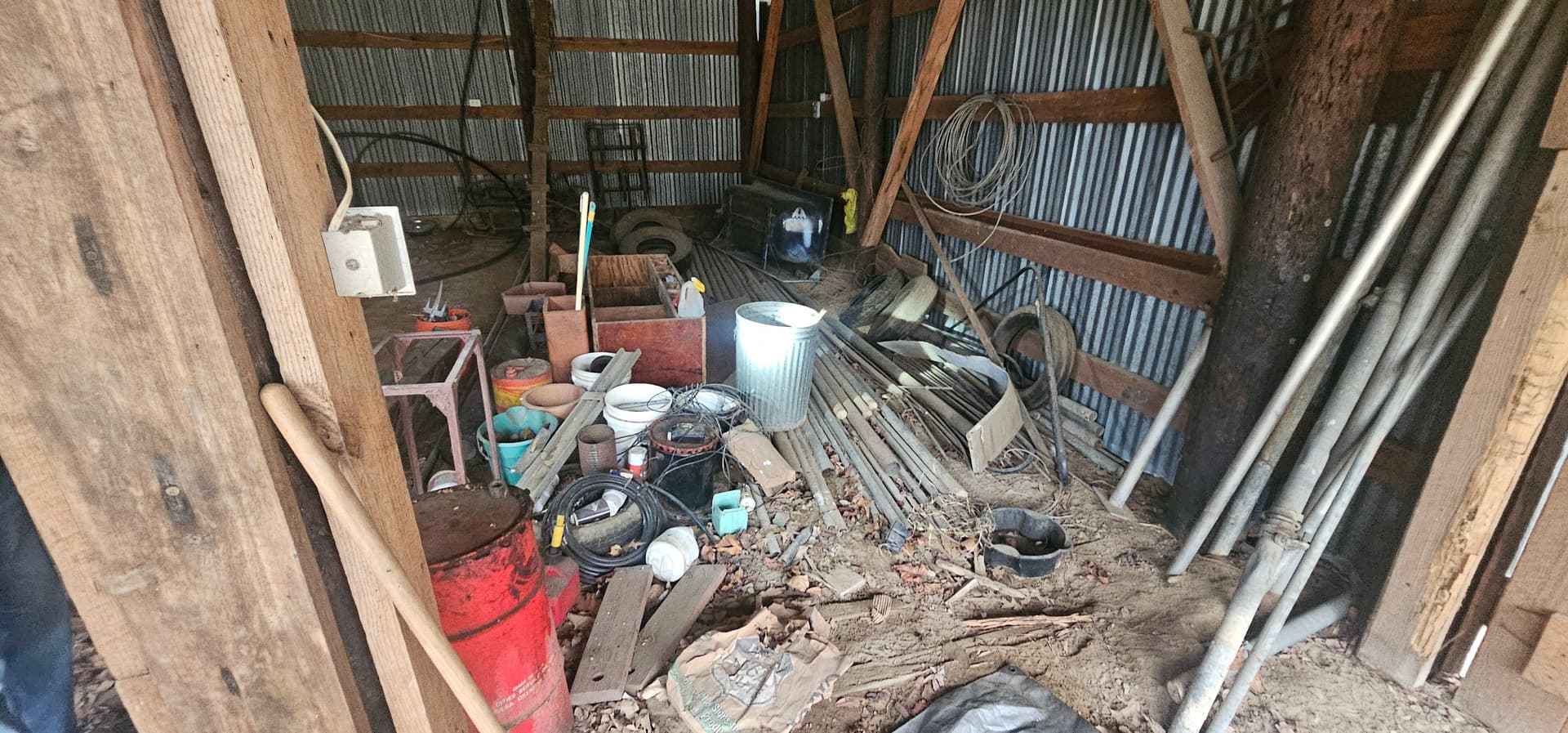 Barn Cleanout Experts Ready to Help in Chesterfield image