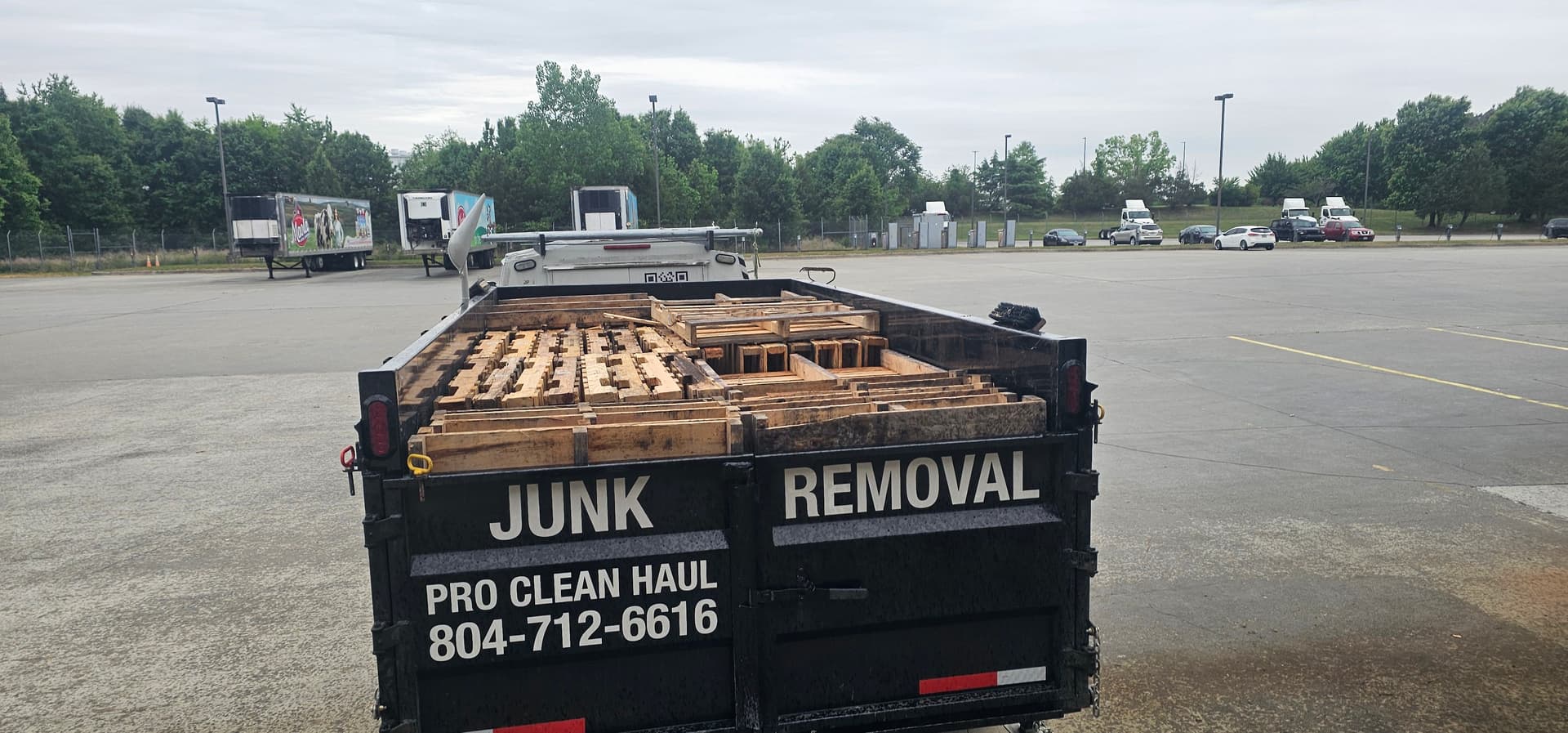 Pallet Pickup and Removal in Colonial Heights image
