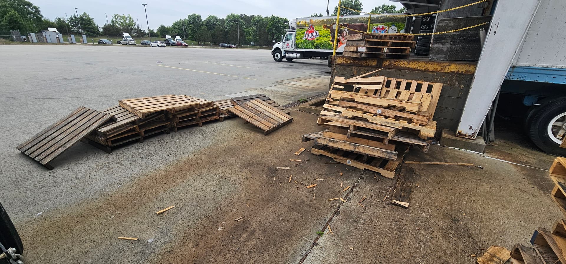 Gallery photos for Pallet Pickup and Removal in Colonial Heights: Image #1