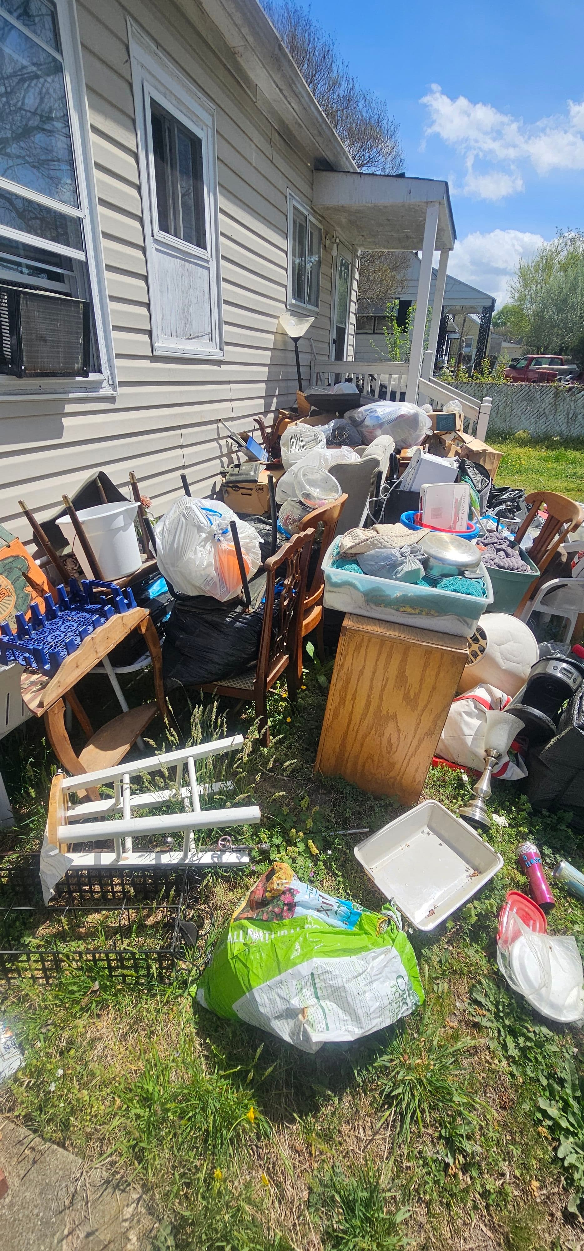 Five-Star Cleanout Clears the Clutter in Petersburg VA image