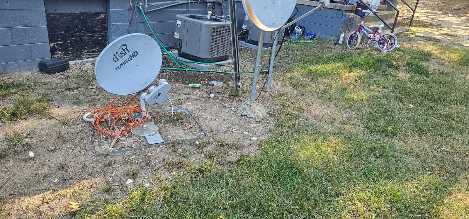 Reliable Satellite Dish Removal for Clutter-Free Yard image