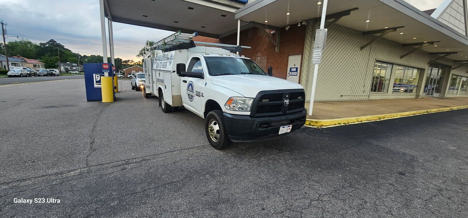 Efficient Junk Removal Services Boost Clean Spaces image
