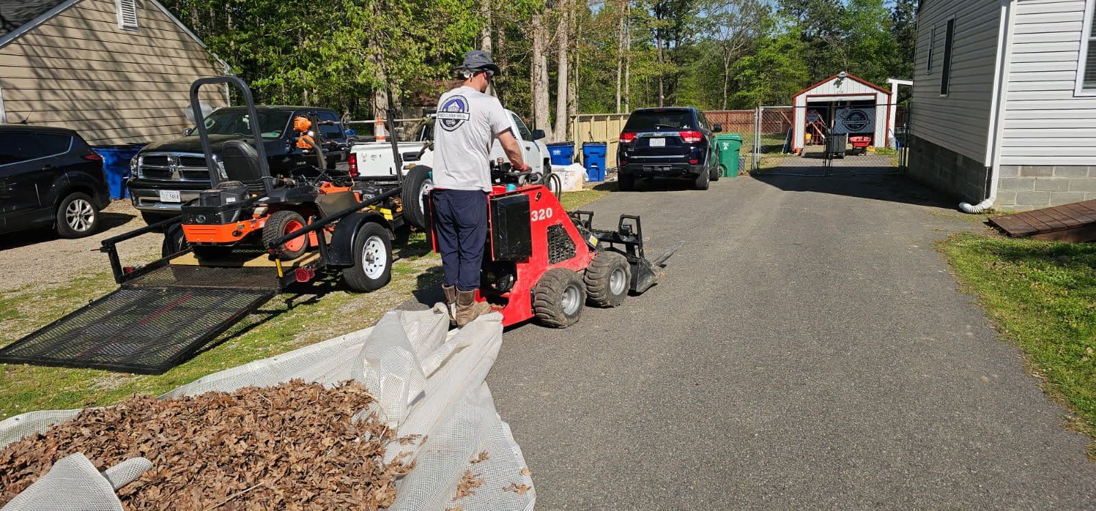Efficient Leaf Removal Service in Richmond image