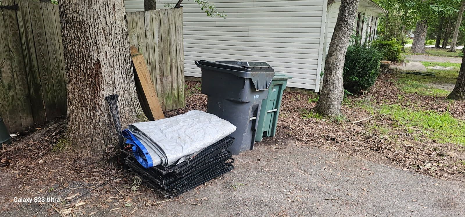 Effortless Junk Removal for a Clutter-Free Yard image